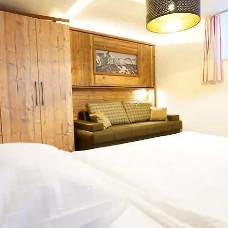 Elinas Mountain Views Apartmanhotel