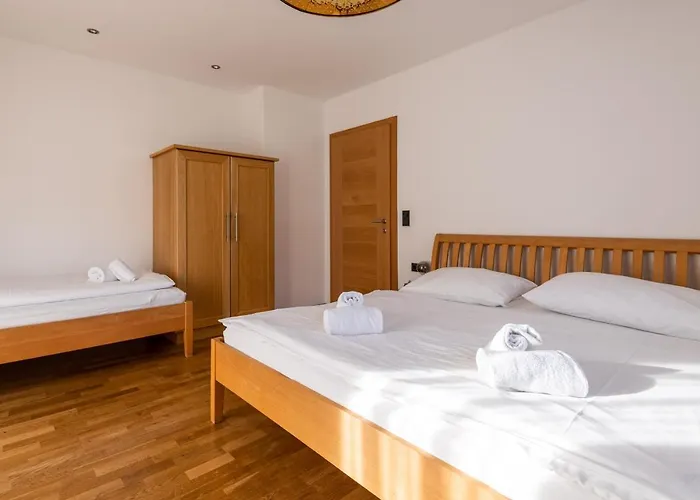 Elinas Mountain Views