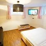 Elinas Mountain Views Lejlighedshotel Kaprun