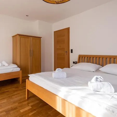 Elinas Mountain Views